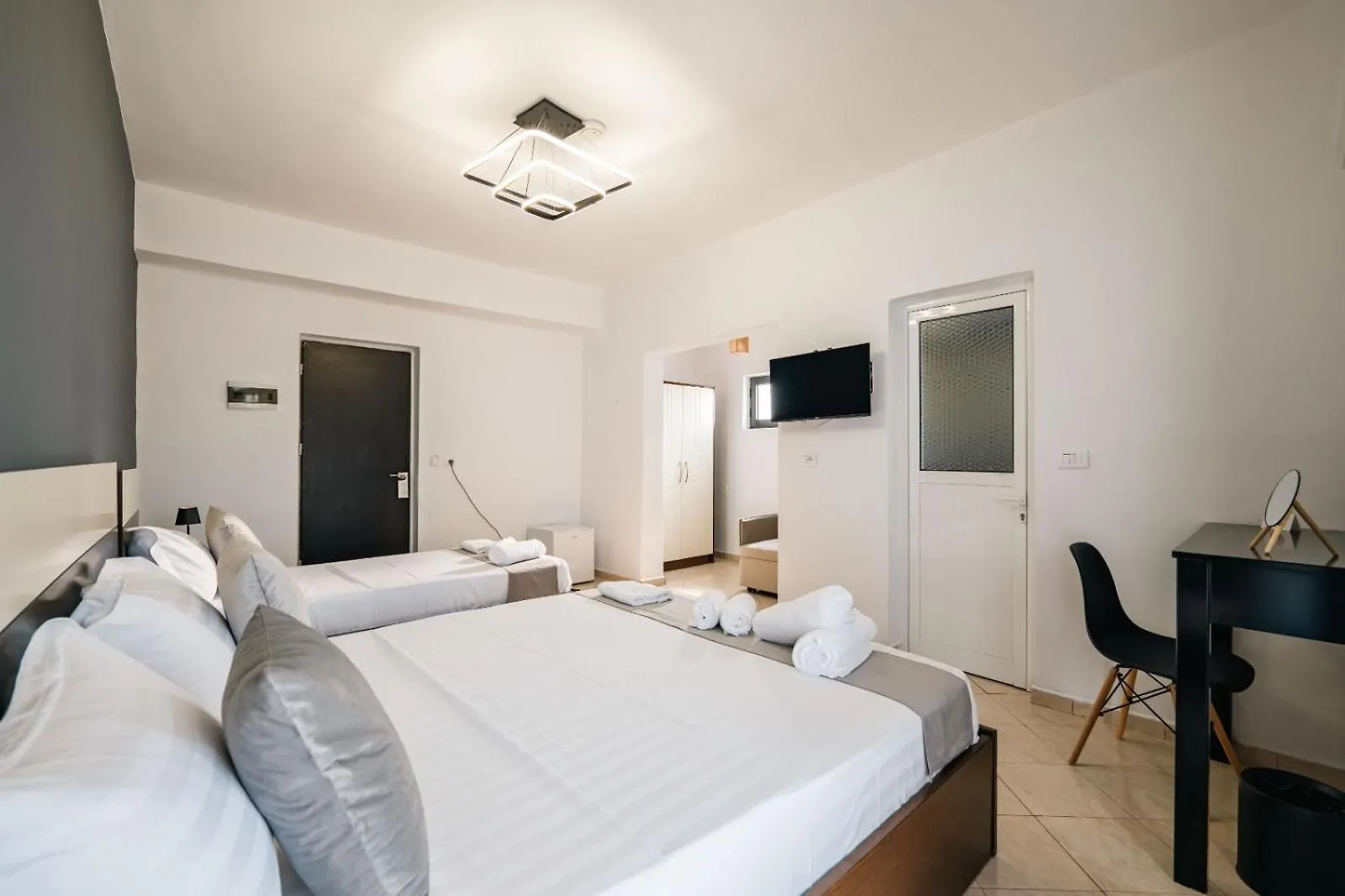 Elio'S Rooms Ксамил Отель